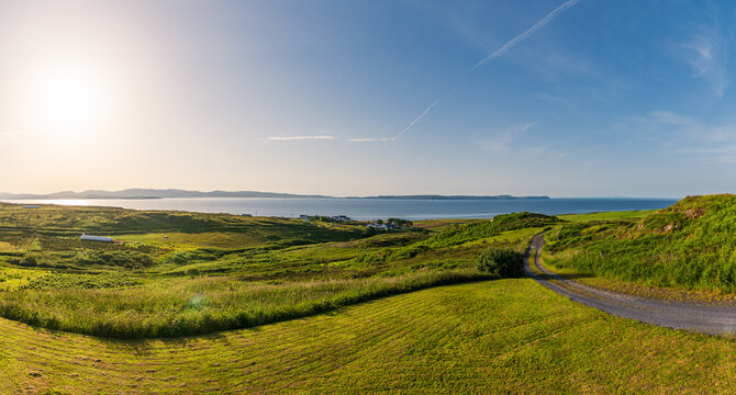 Jolie vue panoramique vers le sud-est depuis les collines de Nerabus sur l'&icirc;le d'Islay, Ecosse
