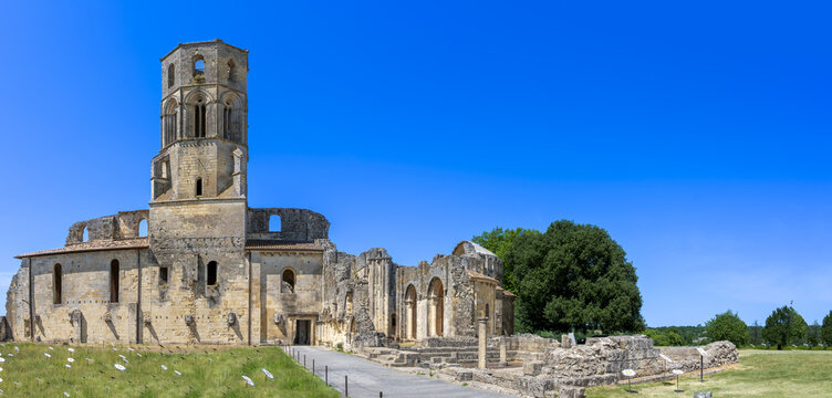 FRANCE, GIRONDE 33. LA SAUVE-MAJEUR, ABBAYE DE LA SAUVE-MAJEUR INSCRITE AU PATRIMOINE MONDIAL DE L'UNESCO, ENTRE-DEUX-MERS, VIGNOBLE BORDELAIS, CHEMINS FRANCAIS DE COMPOSTELLE