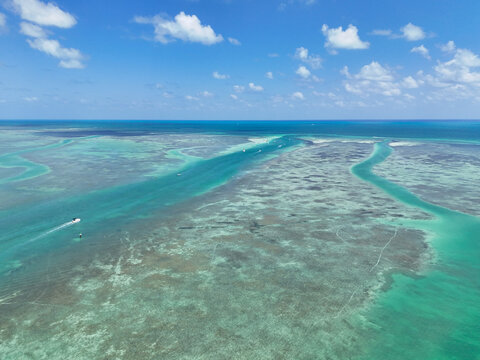 Multiple channels leading to the popular Islamorada Sandbar at Islamorada in the Florida Keys.	