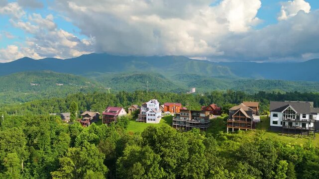 Luxury cabins and private homes hidden among mountain forests with panoramic ridge views and peaceful rural surroundings