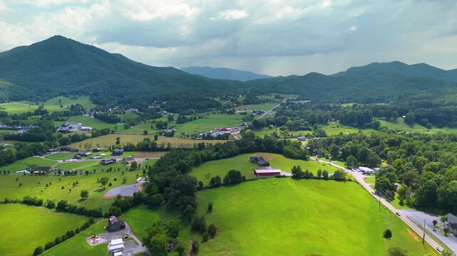 Luxury cabins and private homes in Wears Valley, Tennessee hidden among mountain forests with panoramic ridge views and peaceful rural surroundings
