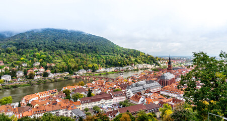 Obraz premium Panoramic aerial view of Heidelberg old town with Neckar river and old bridge in Germany