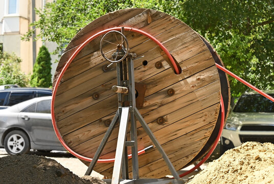 Industrial reel with power electric cable