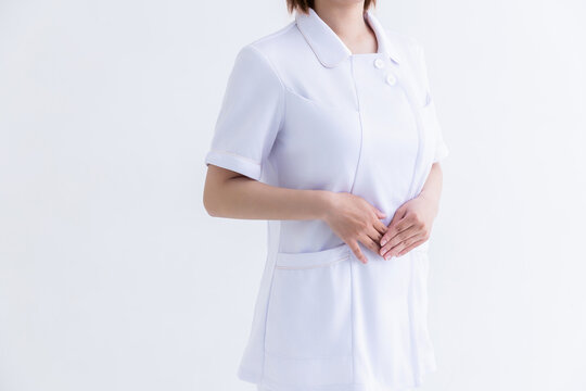 白衣を着た女性