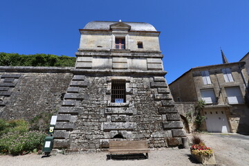 Fototapeta premium Anciennes fortifications, ville de Cadillac sur Garonne, département de la Gironde, France