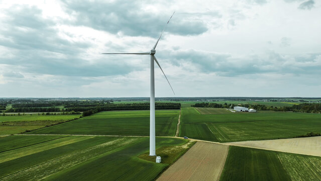 Wind turbine generating clean electric power