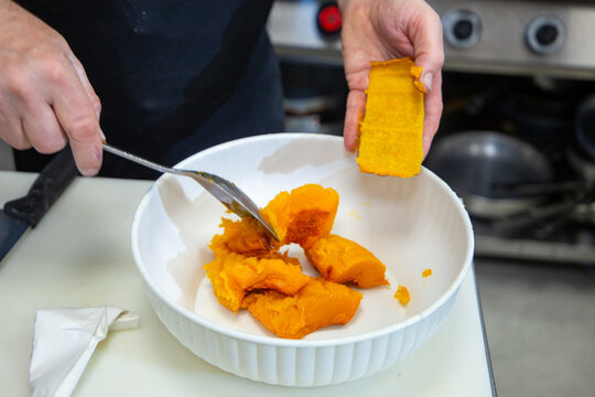 recipes with pumpkin ingredients, tortelloni and cake, preparation of a typical dish