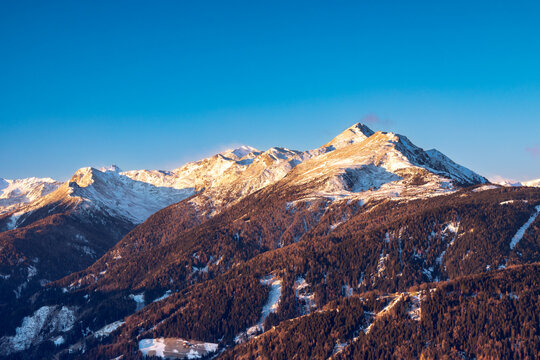 Alpengl&uuml;hen am Naturnser Hochwart &uuml;ber Hafling, S&uuml;dtirol, im Winter