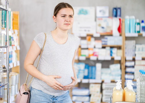 Pregnant woman suffers from abdominal pain