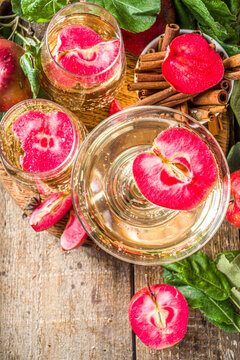 Apple cider cocktail