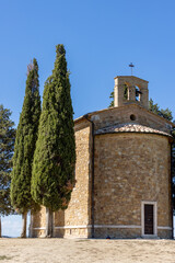 Obraz premium Capella Di Vitaleta in countryside between San Quirico and Pienza in Val d Orcia Tuscany. Italy