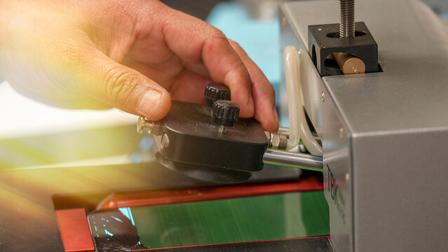Machine for extracting and removing smartphone screen with suction tools close up