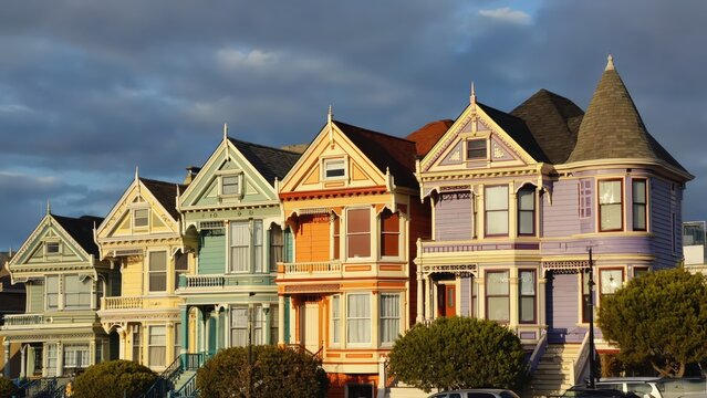 Vibrant Painted Ladies Row Houses in San Francisco's Alamo Square District, Colorful Victorian Architecture, Urban Landscape.