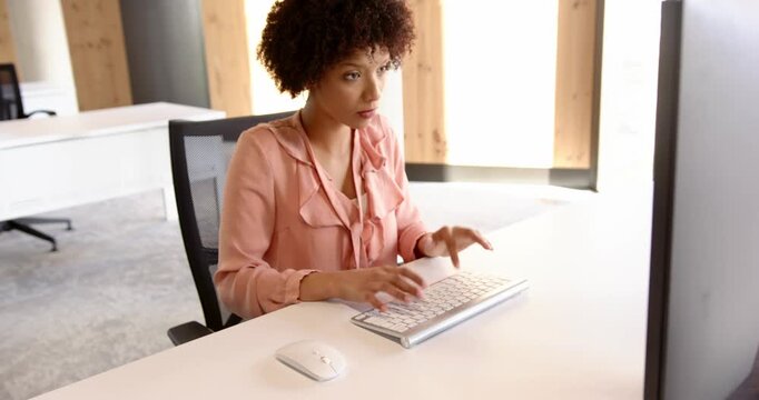 Lifestyle videos indoor of people doing activities at office, using computer mouse and keyboard, afr
