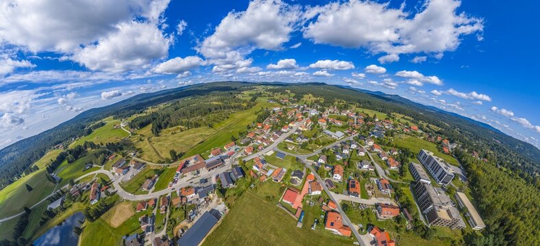 Haidm&uuml;hle im Bayerischen Wald in der Grenzregion zum B&ouml;hmerwald in Tschechien von oben