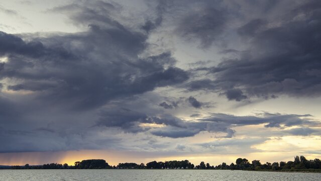 Clouds over Lake D&uuml;mmer, stormy weather, Lembruch, Lower Saxony, Germany