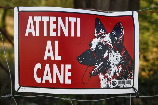 Sign Warning against the dog, near San Quirico d'Orcia, Val d'Orcia, Orcia Valley, Tuscany, Italy