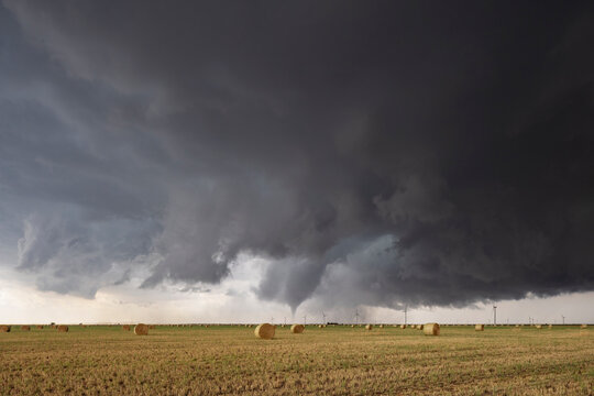 Tornado funnel cloud touches down near Lingo