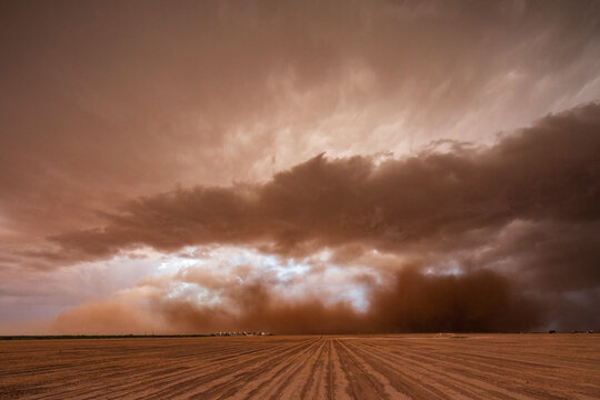 Dust Storm approaching severe supercell over dry field