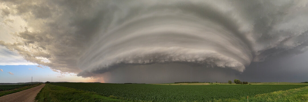 Supercell thunderstorm with tornado warning in nebraska Great Plains