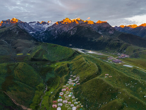 Zhuqing wujian zen forest monastery with mountain Sunrise