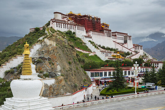 Potala Palace temple overlooking lhasa