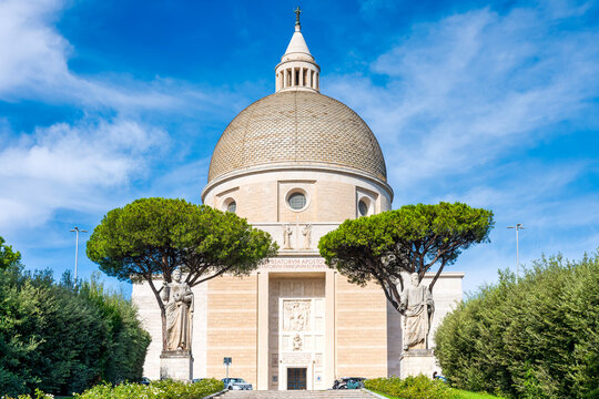 Basilica Dei Santi Pietro E Paolo Facade