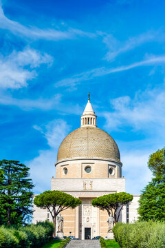 Basilica Dei Santi Pietro E Paolo Facade