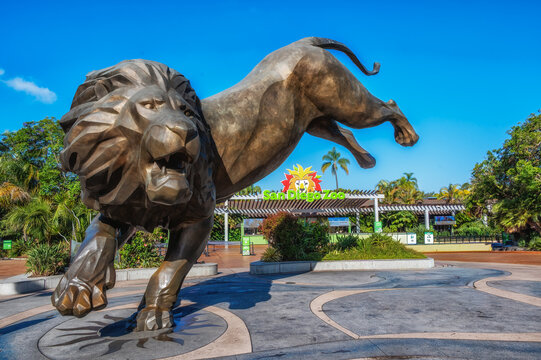The entrance to San Diego Zoo.