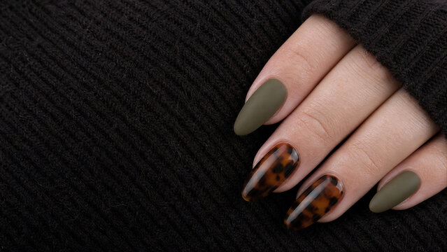 Macro matte olive and tortoiseshell acrylic nails for autumn beauty blog hero header