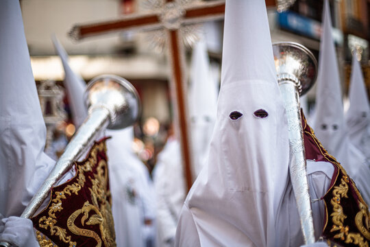 Nazarenos with bugles and Guide Cross of Paz Brotherhood, Seville Holy Week