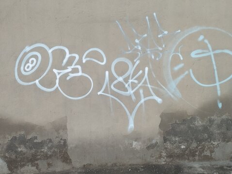 Street Walker take photo of the enviro
