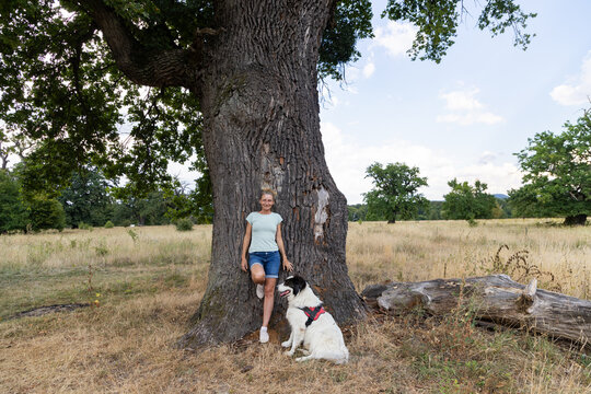 woman hugging a huge tree