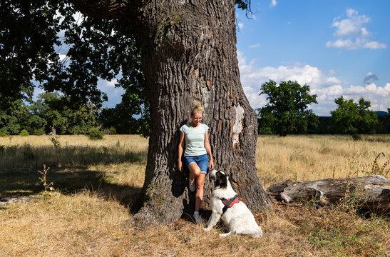 woman hugging a huge tree