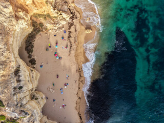 Obraz premium Algarve beach aerial view with people relaxing
