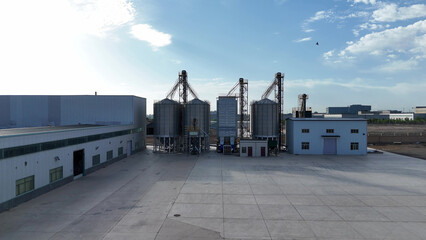Large industrial metal silos and factory buildings in a business park © zhu difeng