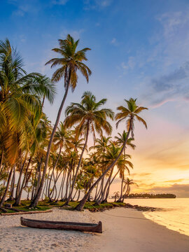 Pelicano Island at dawn, San Blas Islands, Guna Yala Comarca, Panama