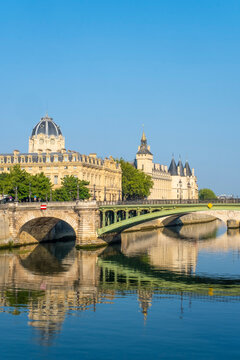 River Seine with Pont au Change bridge and the Conciergerie, Paris, France