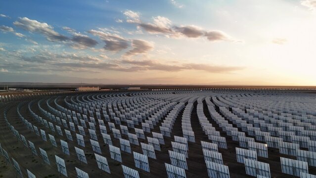 Wide angle overview of tower solar thermal power station