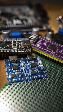 A close-up of a microcontroller; a series of photos on the topic of hardware and embedded systems.