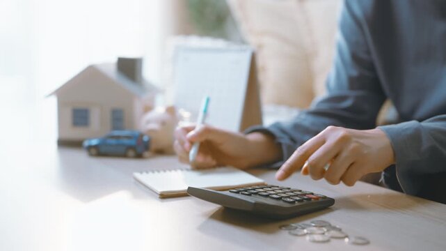 The action brings together tracking, expense, and budgeting in a clear working moment. tracking supports finance and planning, while expense remains central to the action Objects remain visible.