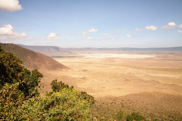 Weitblick über die trockene Ebene des Ngorongoro-Kraters © Jane Be. The Picture