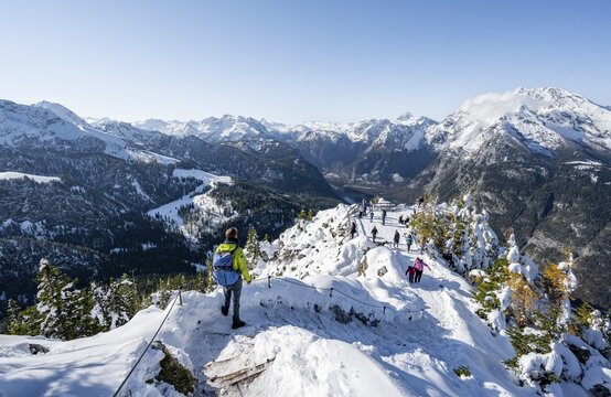 Mountaineers on a hiking trail on the snowy summit of the Jenner with viewing platform in autumn, view of K&ouml;nigssee and Watzmann, Berchtesgaden National Park, Berchtesgaden Alps, Sch&ouml;nau am K&ouml;nigssee, Berchtesgadener Land, Bavaria, Germany