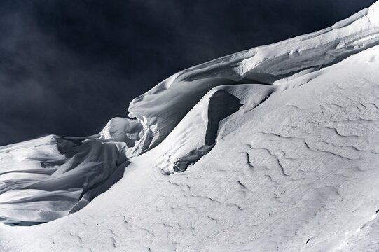 Snow cornice on summit ridge, Scharzwassertal, Ritzlern, Kleinwalsertal, Vorarlberg, Austria