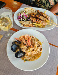 Meeresfrüchte-Risotto mit Garnelen und Muscheln im griechischen Restaurant auf Korfu © knipseria