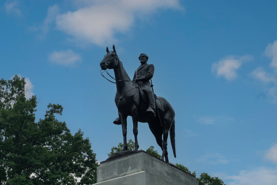 Travel and History: Equestrian Statue of General George G. Meade by Henry Kirke Bush-Brown on Cemetery Ridge in Gettysburg National Military Park, Pennsylvania