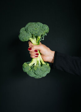 Broccoli shaped like a dumbbell shows fitness and fun in the kitchen