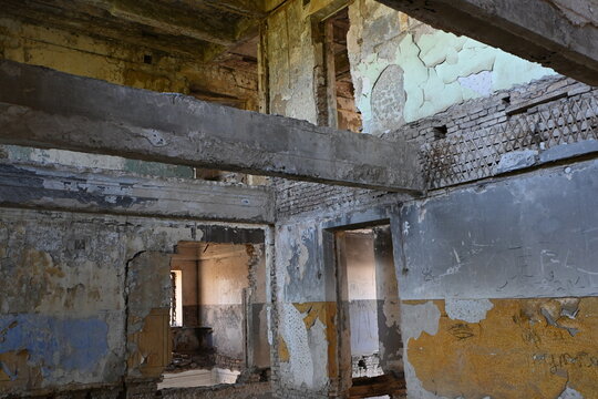 Abandoned Constructivist Chirchiqstroy Hotel and Former Industrial Technical College in Uzbekistan