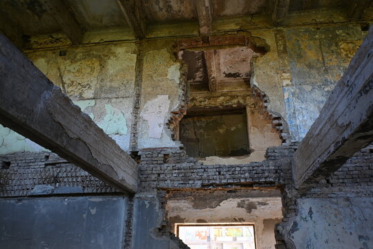 Abandoned Constructivist Chirchiqstroy Hotel and Former Industrial Technical College in Uzbekistan