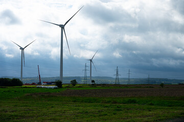 turbiny wiatrowe, farma wiatrowa, energia z wiatru © Adam Schmidt